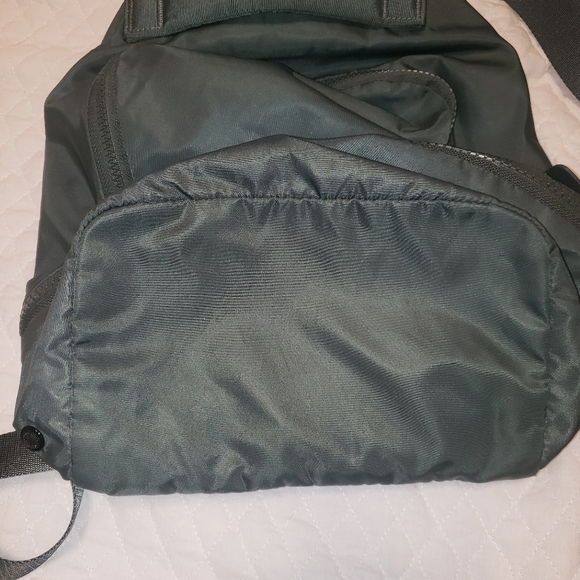 Lululemon Go Lightly Bag 12L - Picture 7 of 16